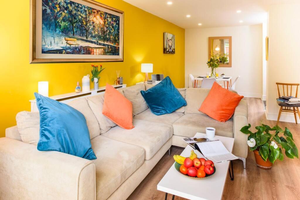 Luxury City Apartment Underground Parking 5* Белфаст Экстерьер фото