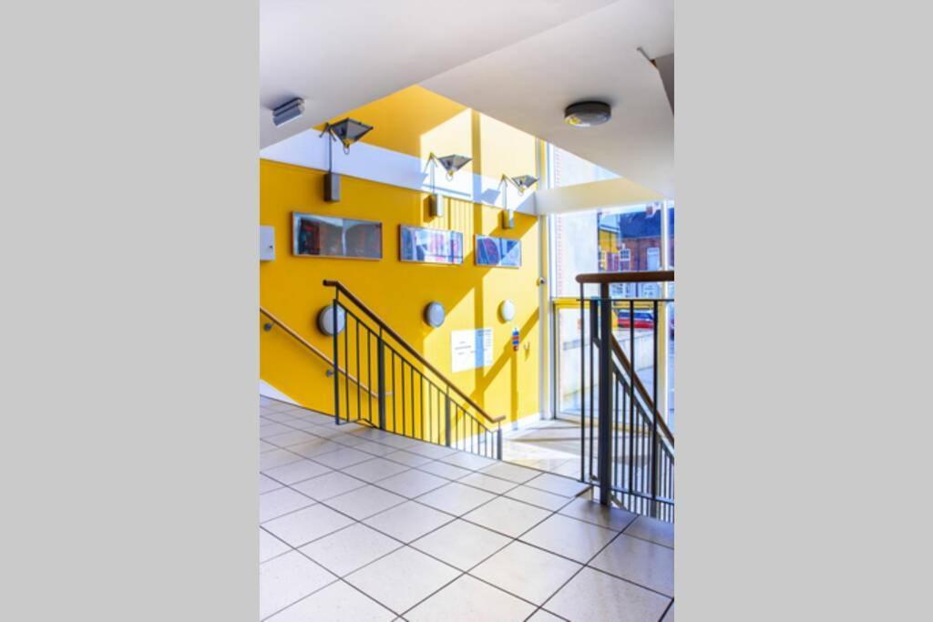 Luxury City Apartment Underground Parking 5* Белфаст Экстерьер фото