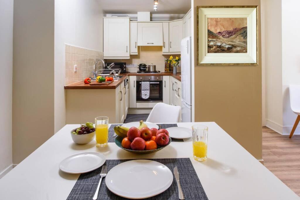 Luxury City Apartment Underground Parking 5* Белфаст Экстерьер фото