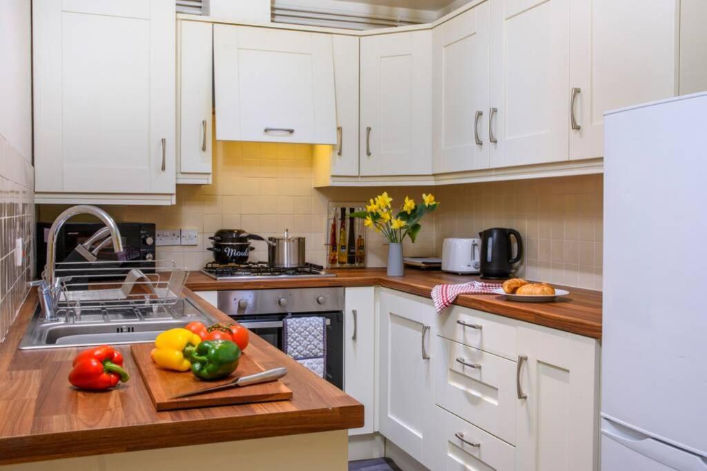 Luxury City Apartment Underground Parking 5* Белфаст Экстерьер фото